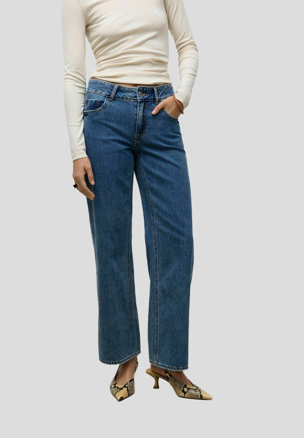 

Джинсы прямого кроя WEIT GESCHNITTEN Vero Moda, цвет Medium Blue Denim