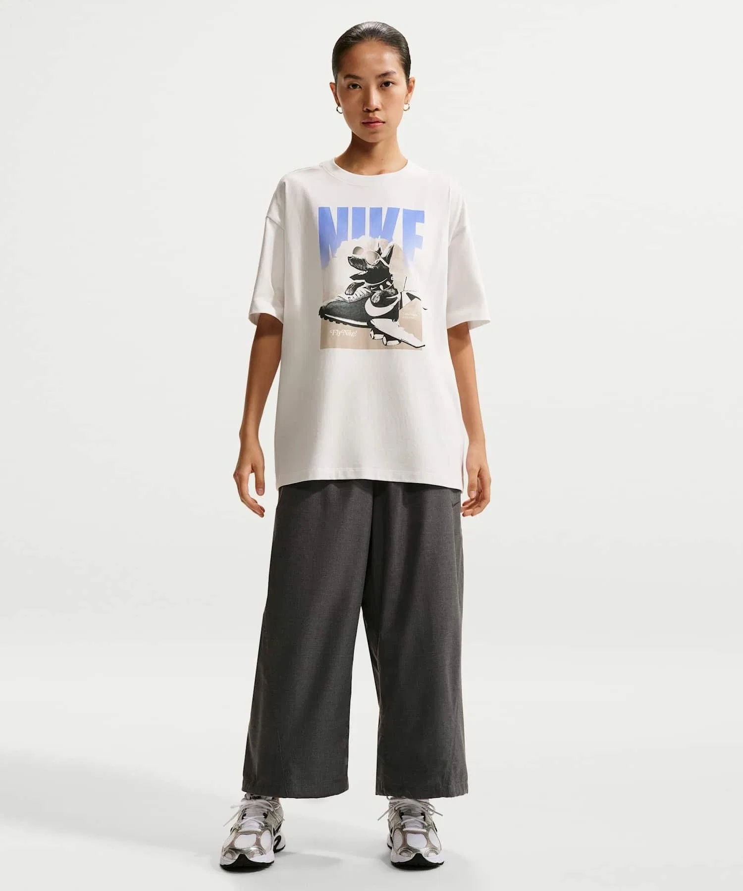 Женская футболка Nike Sportswear Graphic T-Shirt — фото 4