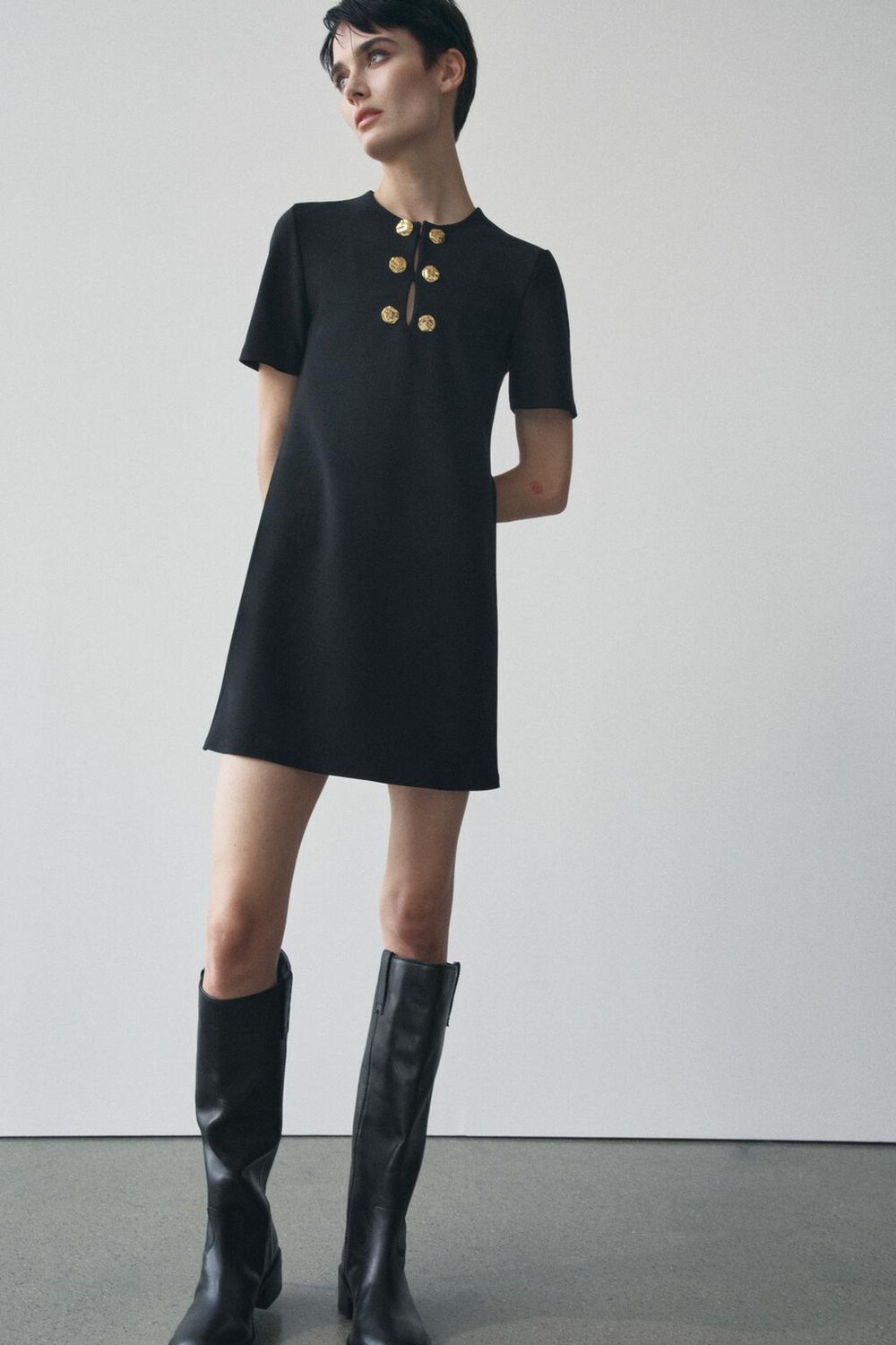 

Платье с коротким рукавом и пуговицами ZARA, черный