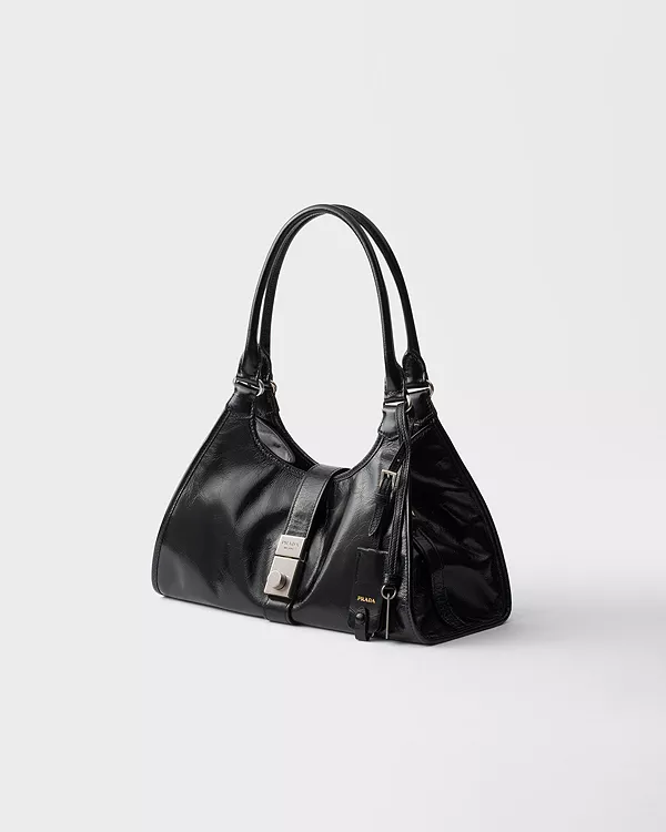 Мягкая кожаная сумка через плечо с подвесками Prada, коричневый — фото 2