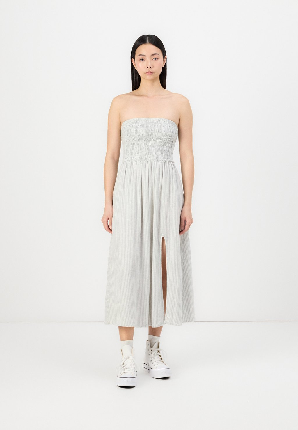

Повседневное платье STRAPLESS LINEN DROP WAIST CHANNELED MIDI DRESS Hollister Co., зеленый