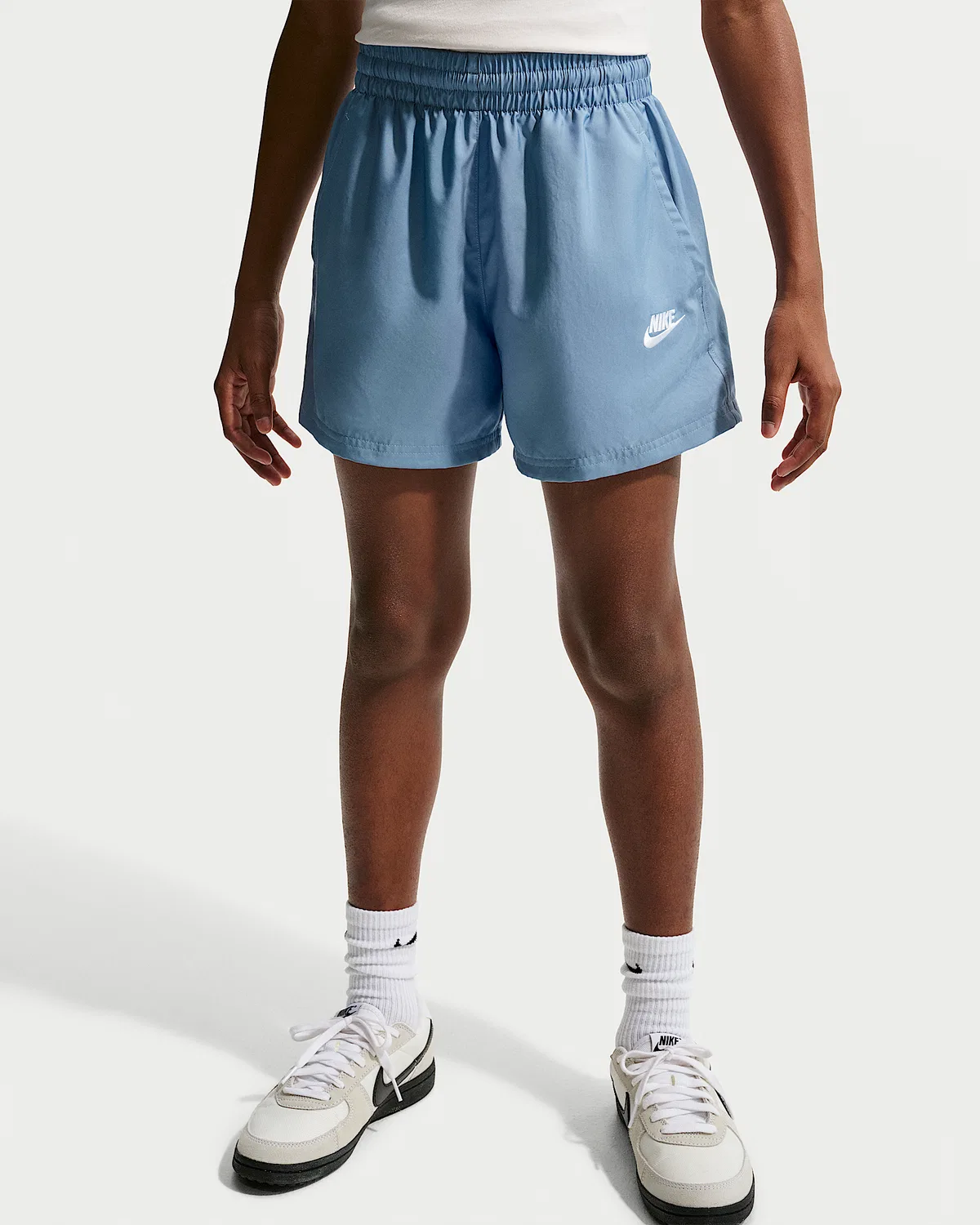 Детские шорты Nike Sportswear Club Woven 4.5", Work Blue/White — фото 2