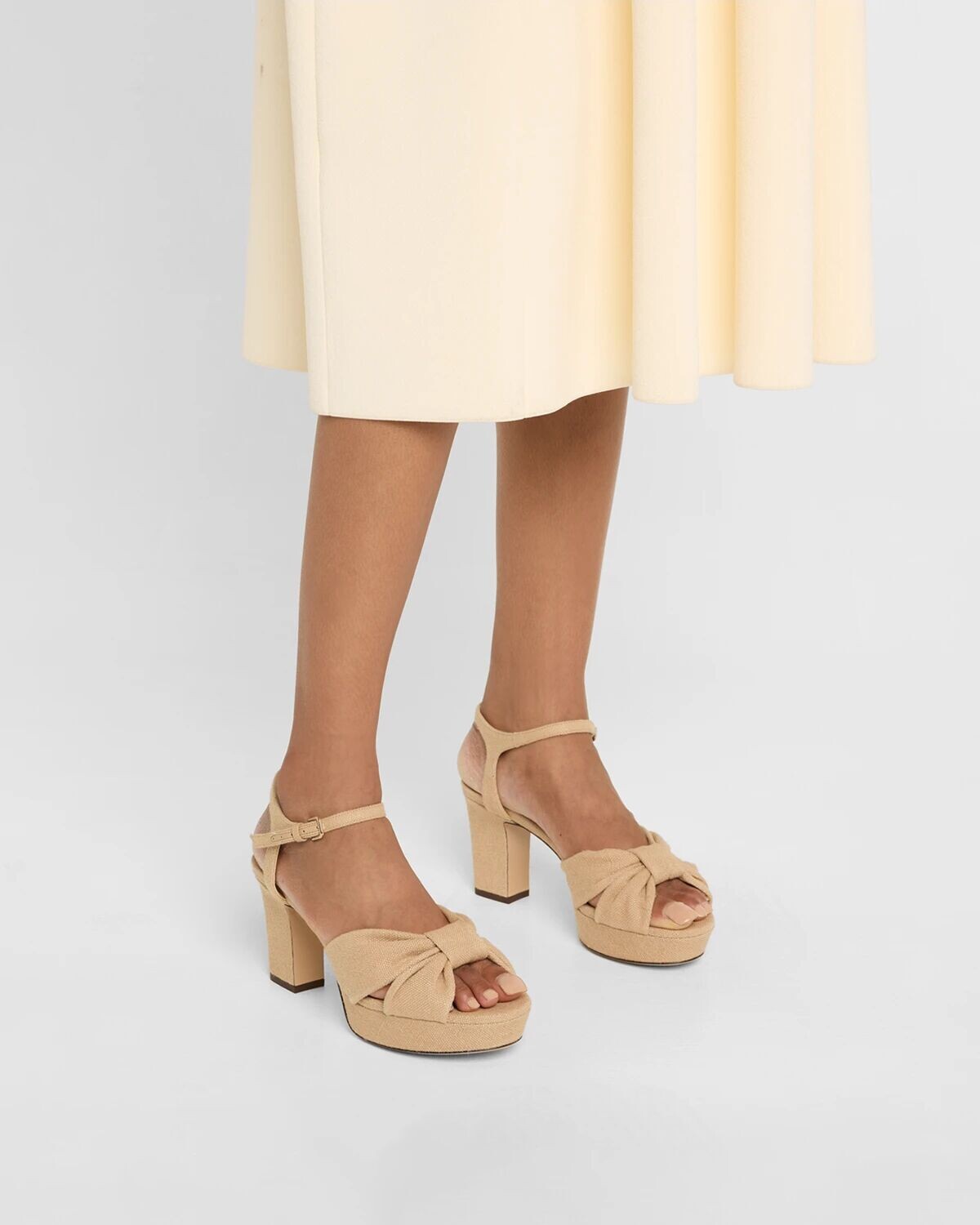 Босоножки Heloise на платформе с льняным узлом Jimmy Choo, цвет Ballet Pink — фото 2