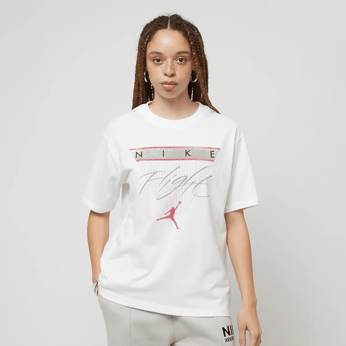 

Футболка Jordan Jordan Shortsleeve GFX Flight Tee, белый/серый/красный