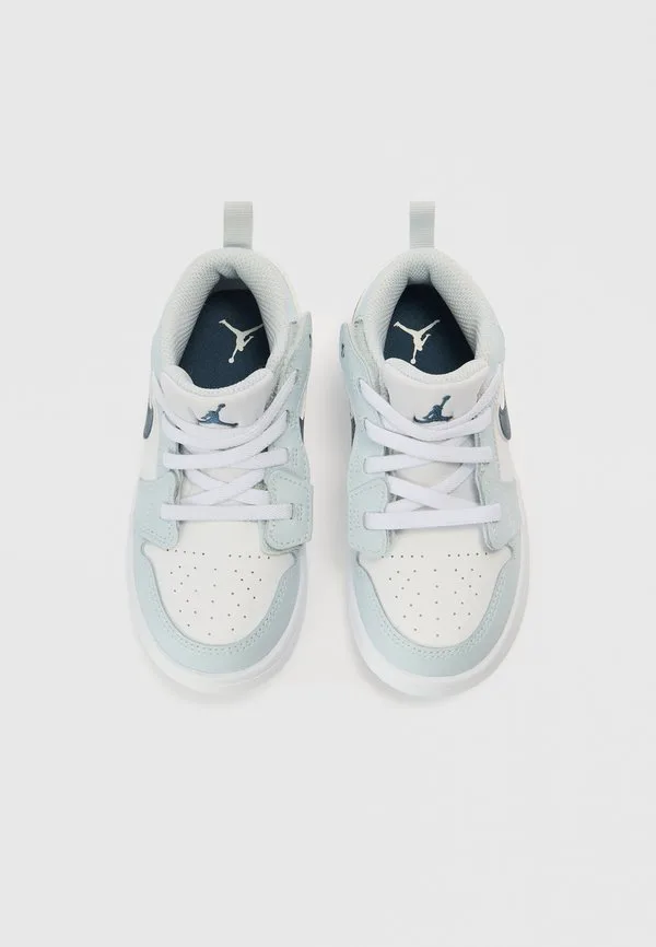 Низкие альтернативные детские туфли Jordan, White/Squadron Blue/Aura — фото 4