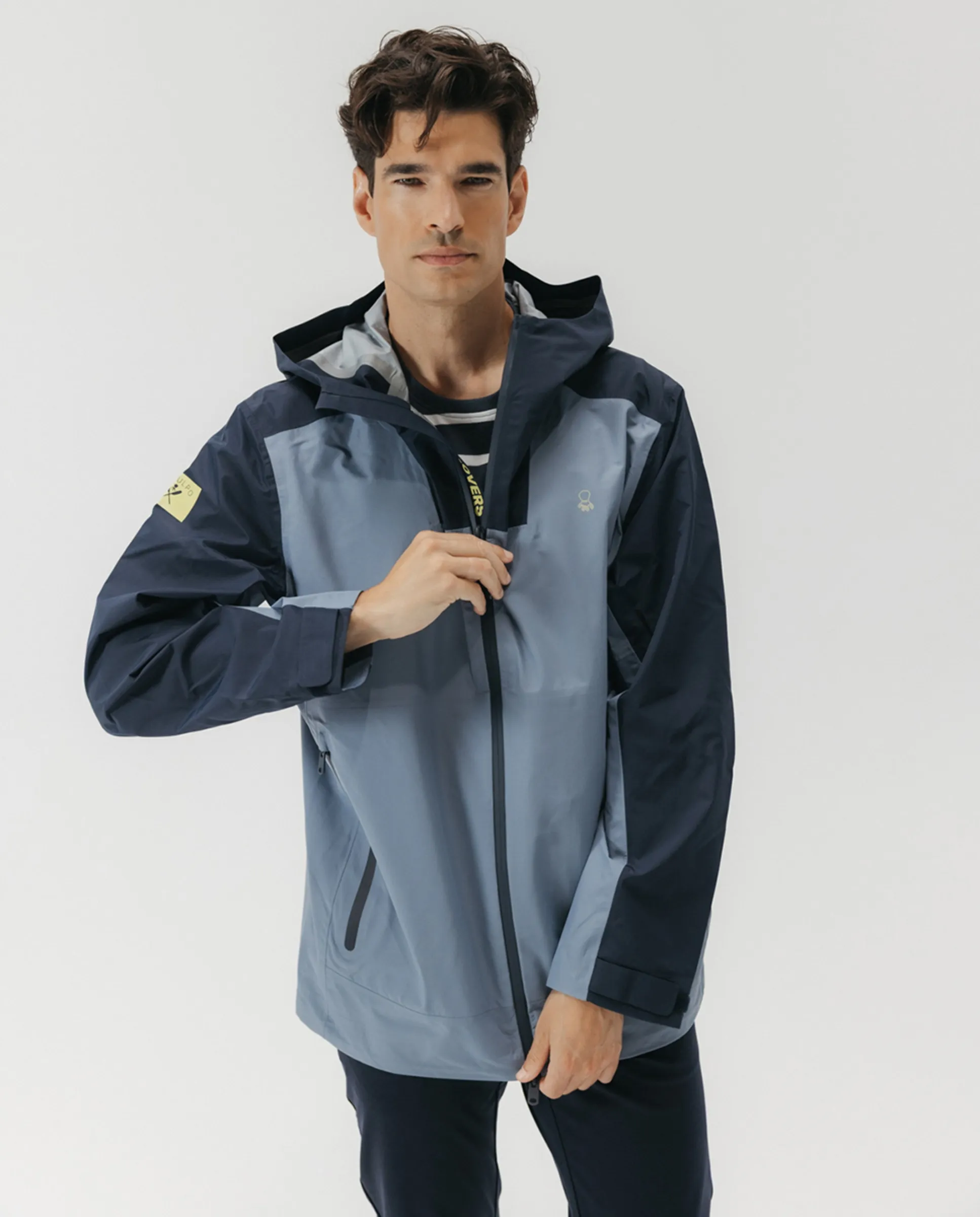 

Мужская парка из ультралегкой технической ткани с контрастными вставками и капюшоном El Pulpo, военный зеленый