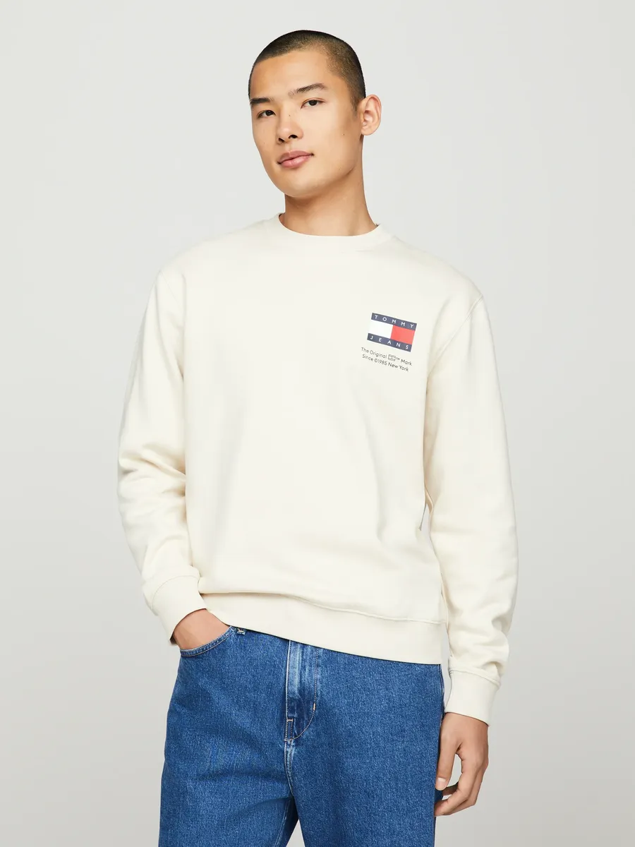 

Толстовка Tommy Jeans "TJM REG ESSENTIAL FLAG CNECK EXT", толстовка с круглым вырезом и логотипом, цвет Newsprint