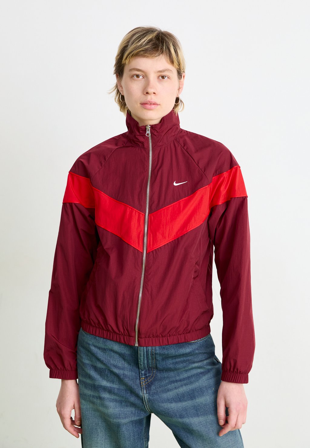 

Летняя куртка Nike Sportswear, темно-красный