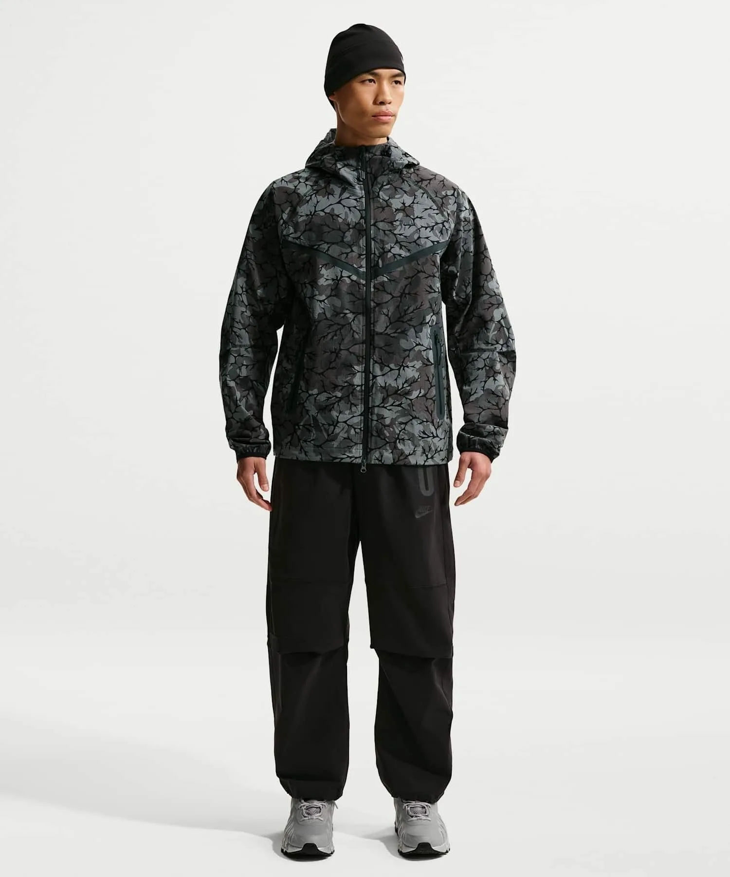 Мужские спортивные брюки Nike Tech Woven Jogger IU7637-010 чёрные