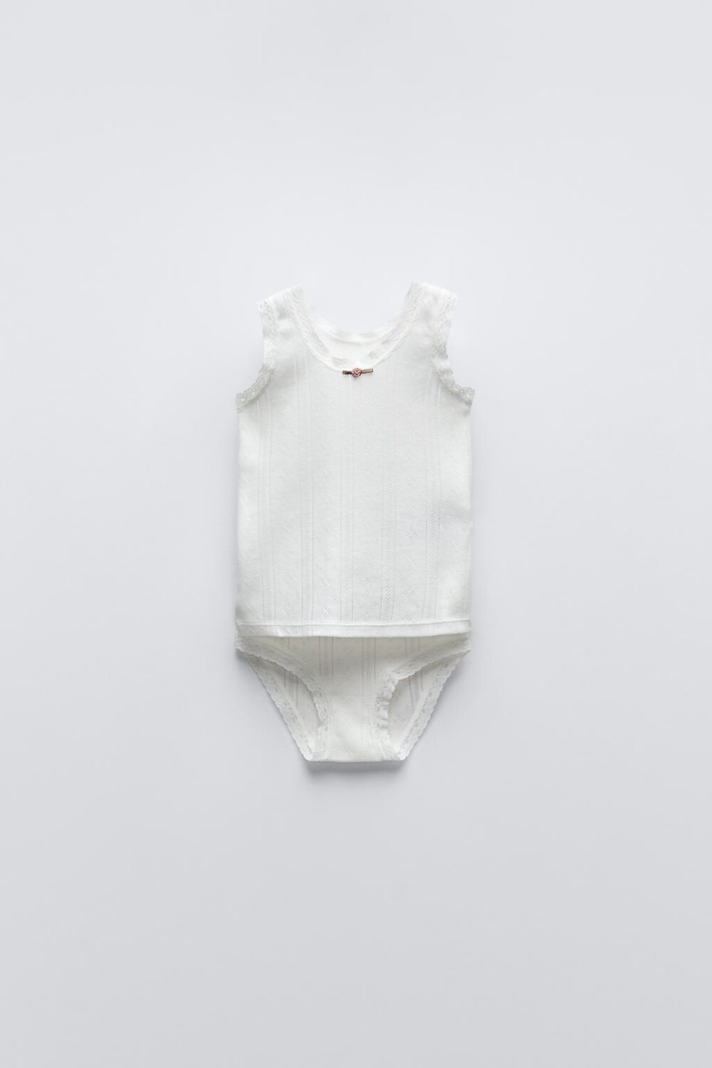 

Возраст 2-6 лет/комплект из футболки и трусиков ZARA, экрю