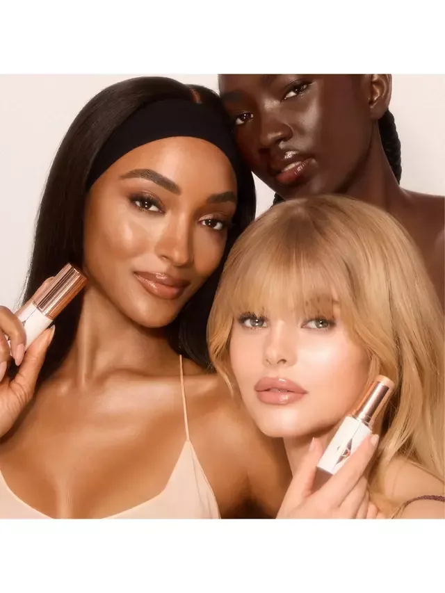 Тональный крем-стик Unreal Skin Charlotte Tilbury, 7 Medium — фото 3