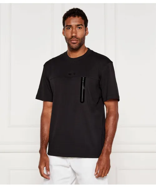 

Футболка вызывает сомнения Relaxed fit Hugo, черный