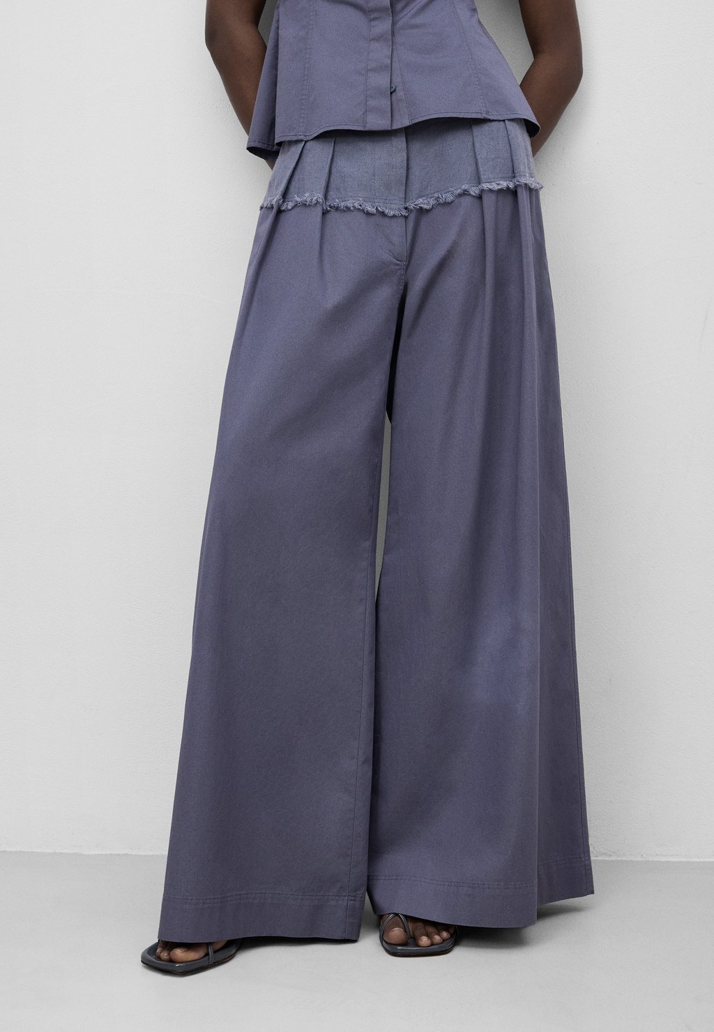 

Брюки PLEATED WITH YOKE ADOLFO DOMINGUEZ, светло-голубой