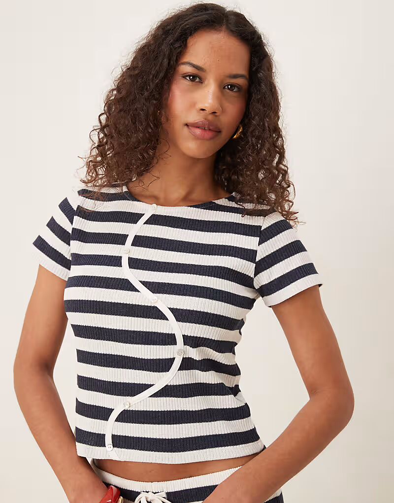 

Футболка с пуговицами в сине-белую полоску Asos Design