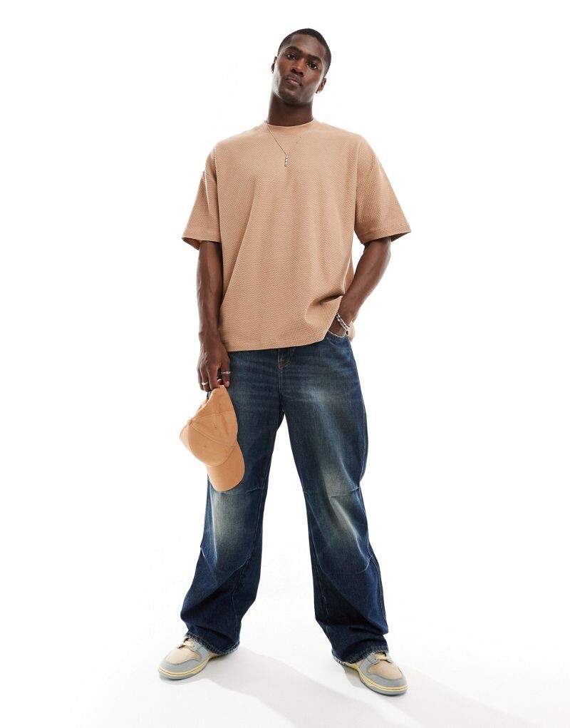 

Коричневая объемная фактурная футболка ASOS