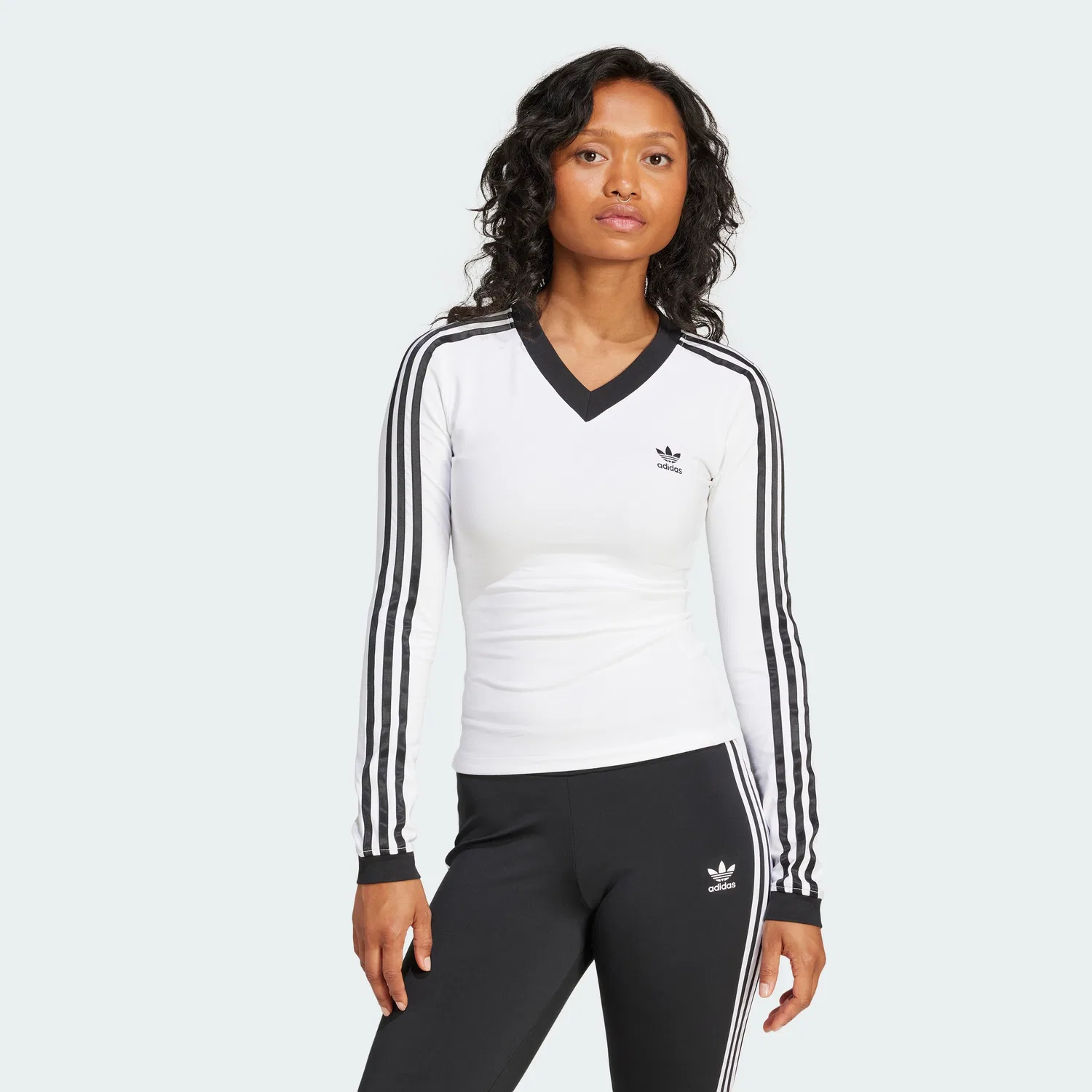 Женская рубашка с длинным рукавом и V-образным вырезом от Adidas