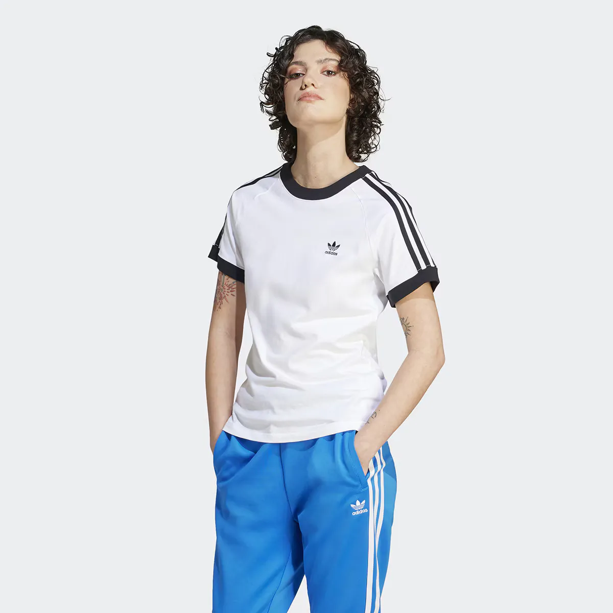 

Женская футболка Adicolor Classics Slim 3 bandas adidas Originals, белый