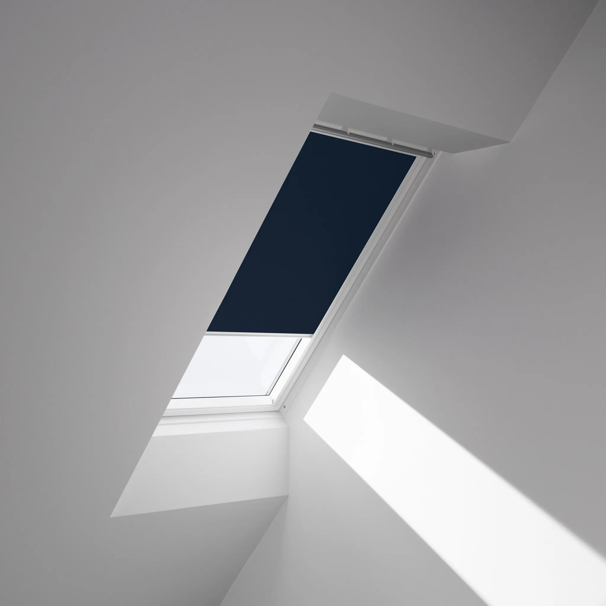 

Затемняющие рулонные шторы VELUX «DKL CK04 1100SWL», затемнение, затемнение, без сверления, на направляющих, белые направляющие и ручка, цвет Dunkelblau + weiß
