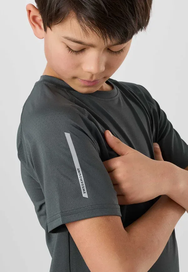 Футболка для тренировок Swedemount Core Training Tee B Jr Print T-Shirt, пыльно-темно-зеленый — фото 3