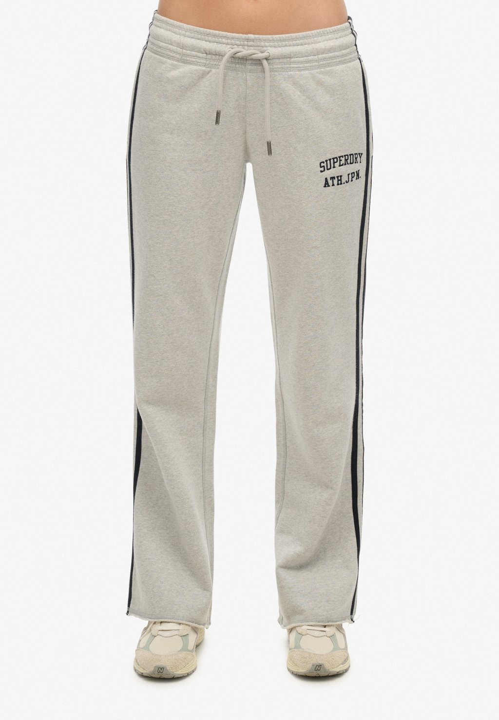

Спортивные брюки ATHLETIC ESSENTIALS STRIPE FLARE JOGGERS Superdry, светло-серый