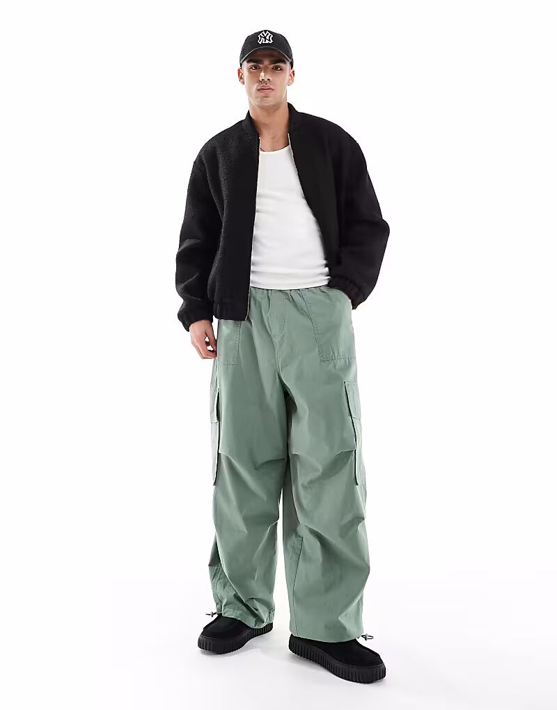 

Парашютные брюки-карго ASOS DESIGN зеленого цвета