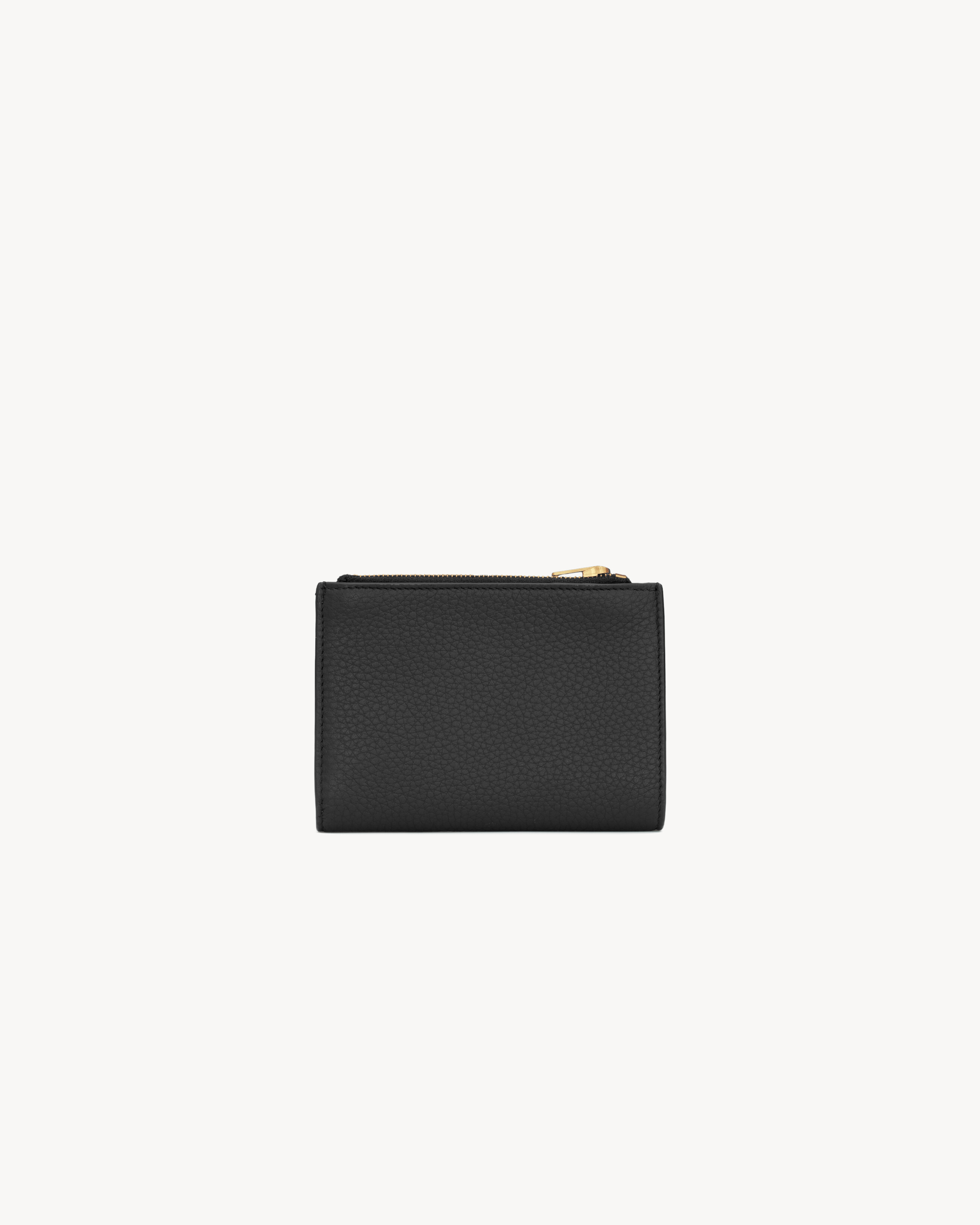 Компактный складной кошелек TINY CASSANDRE из зернистой кожи Saint Laurent, черный — фото 2