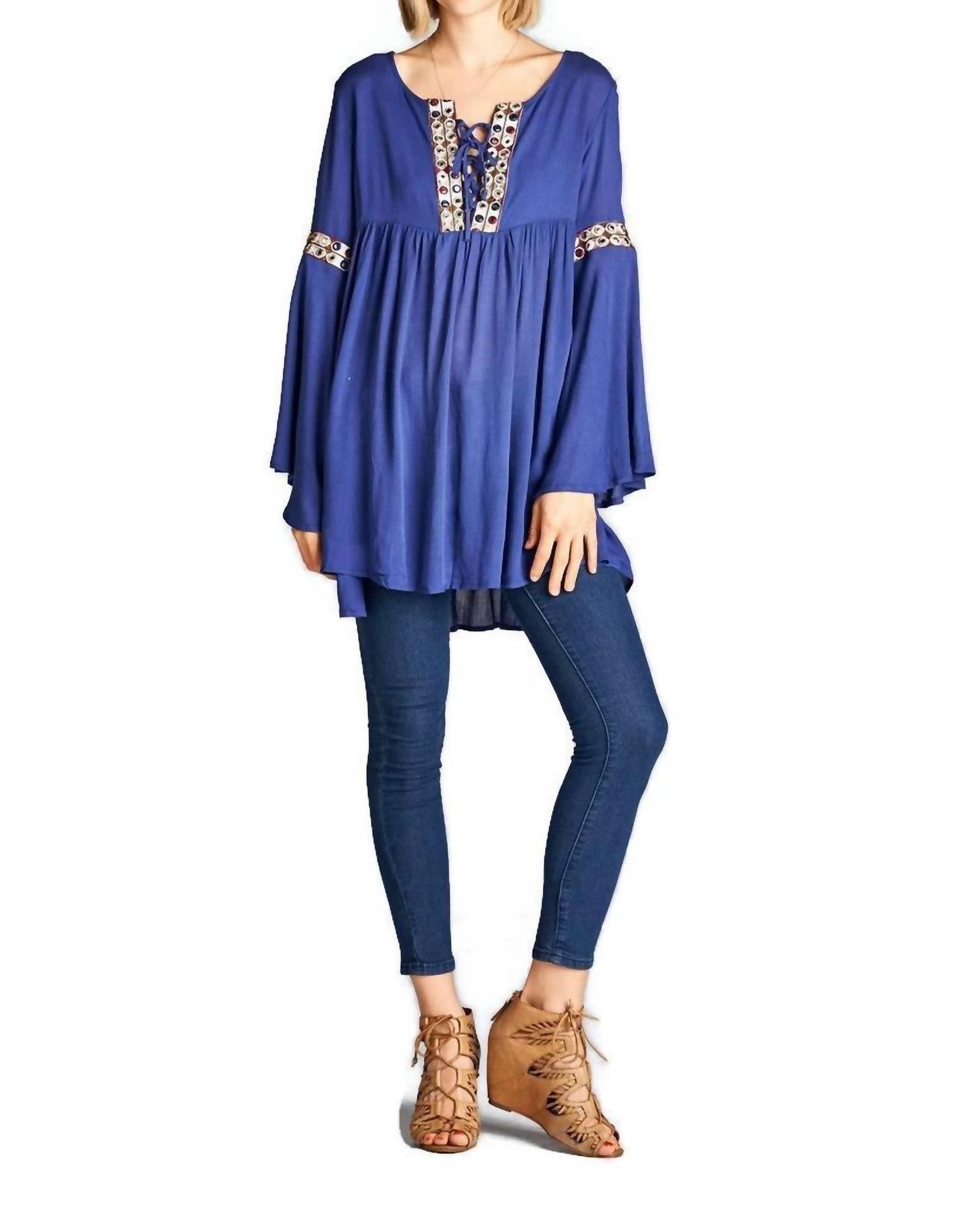 

Вышитый топ-туника с рукавами-колокольчиками синего цвета Velzera