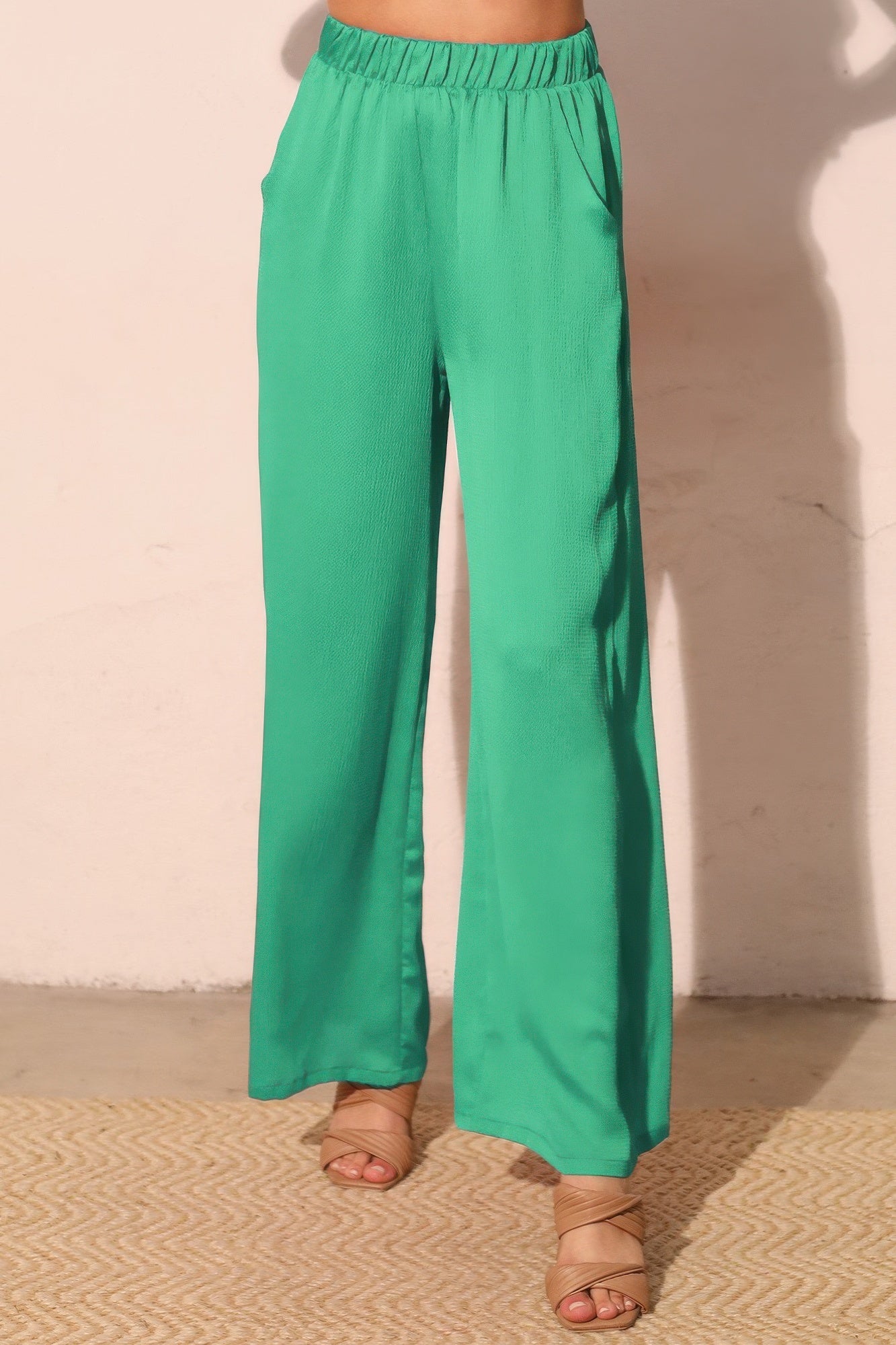 

Брюки из атласа с фактурой «под молоток» и карманами TRUEDAMES, зеленый