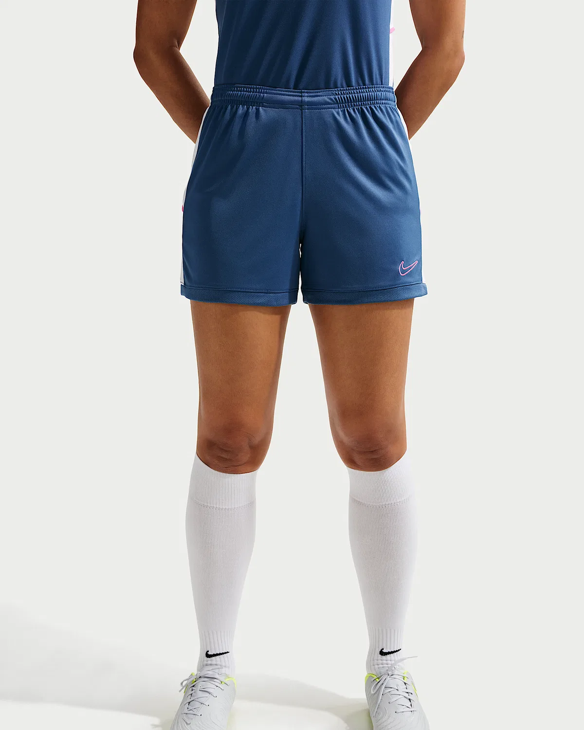 Женские футбольные шорты Nike Academy Dri-FIT 4", Mystic Navy/White/Pinksicle/Pinksicle — фото 2