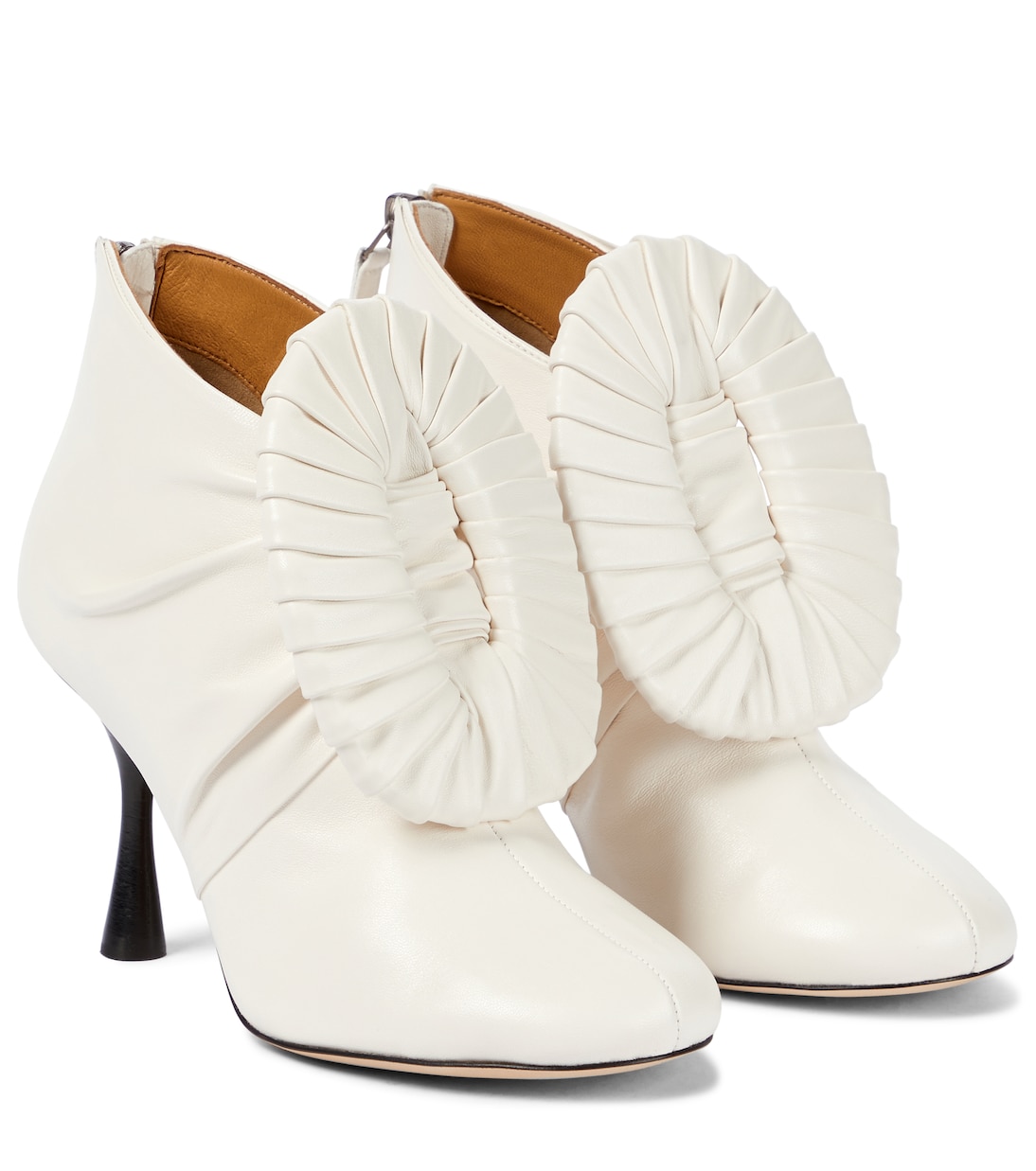 Ботильоны из кожи с плиссированной пряжкой Loewe, Soft White