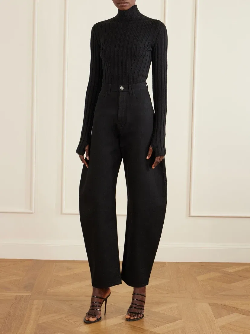 110 Патентные кожаные сандалии Alaïa, черный — фото 4