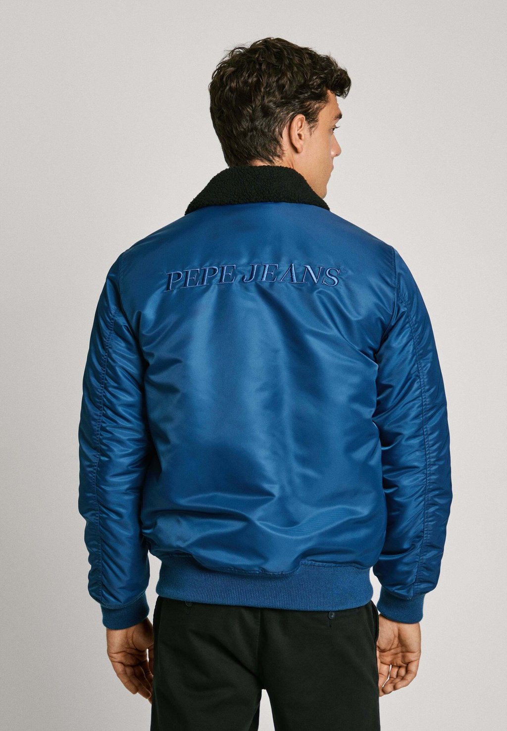 

Легкая куртка MELVIN Pepe Jeans, темно-синий