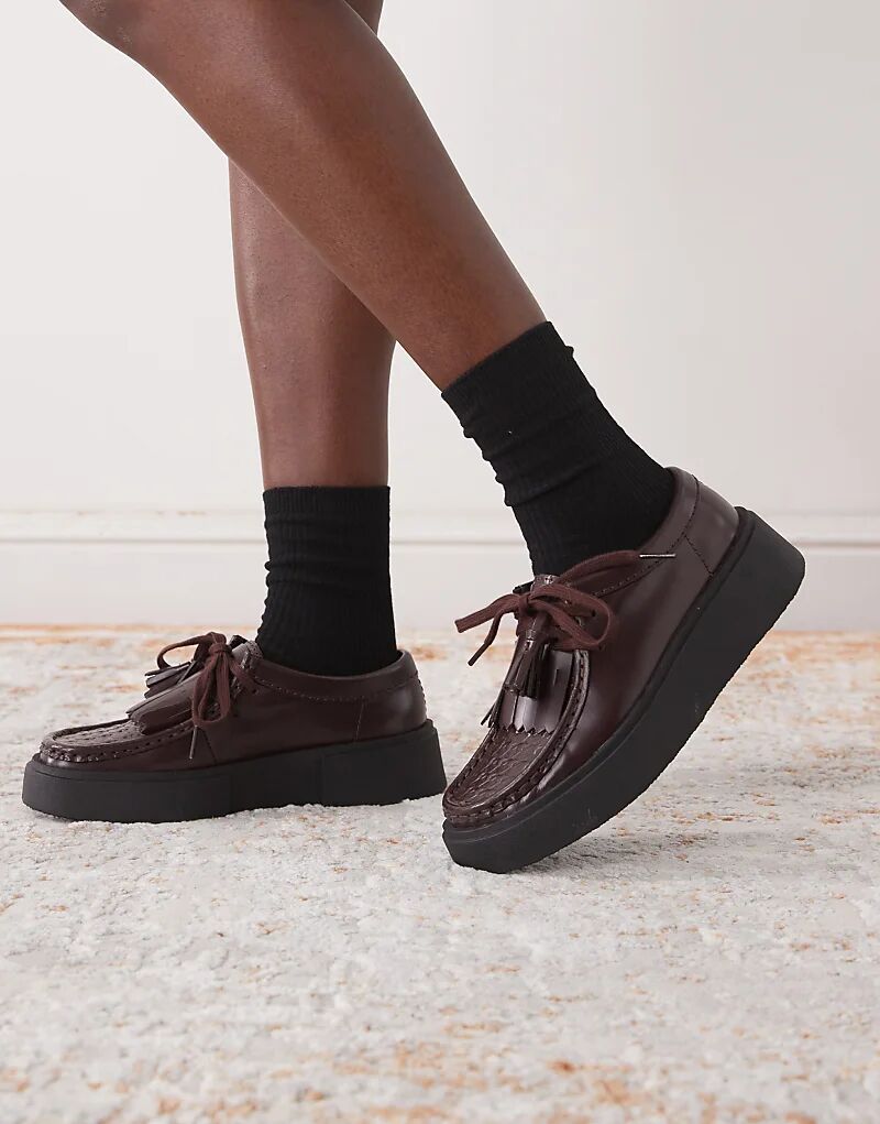 Туфли Clarks Torview из кожи с кисточками и узором «ёлочка» темно-фиолетового цвета