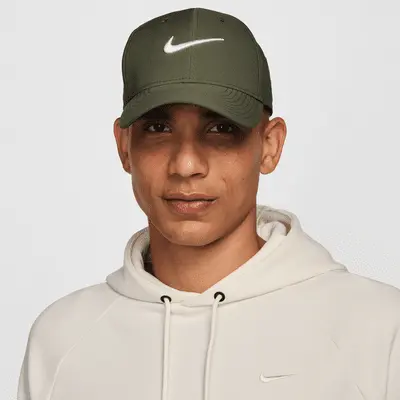 

Бейсболка Nike Dri-FIT Club Structured Swoosh Cap, цвет Medium Olive/White