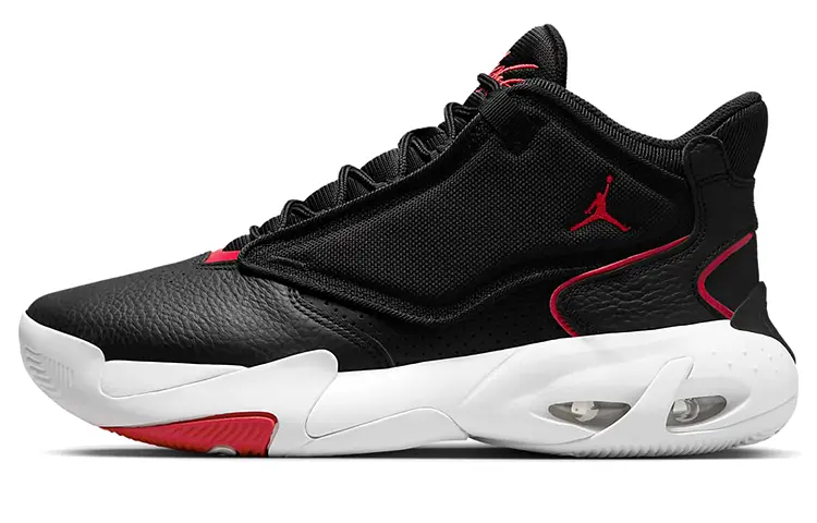 

Max Aura 4 Black University Red Jordan