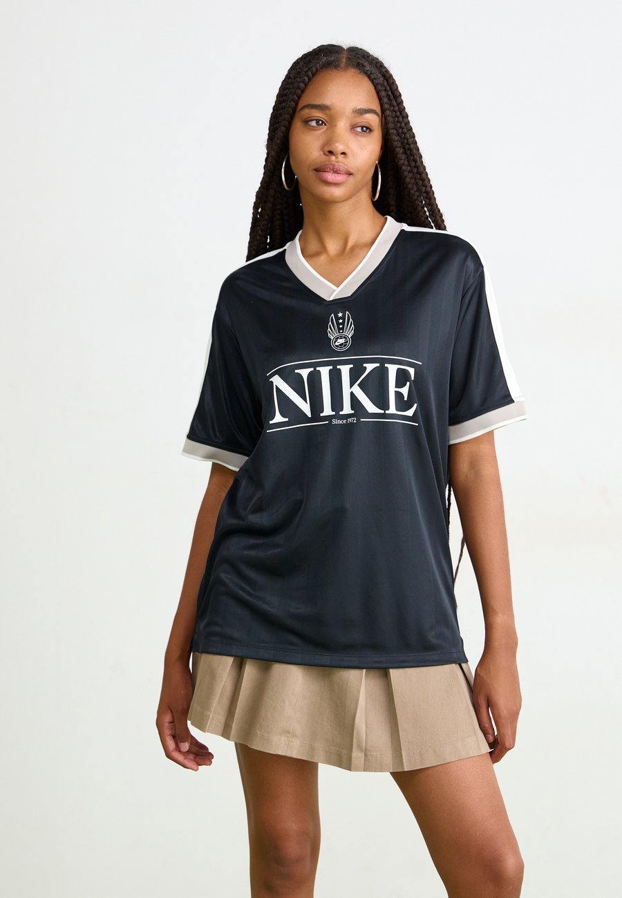

Футболка Nike Sportswear V NECK, Black/Sail/College Grey/Black