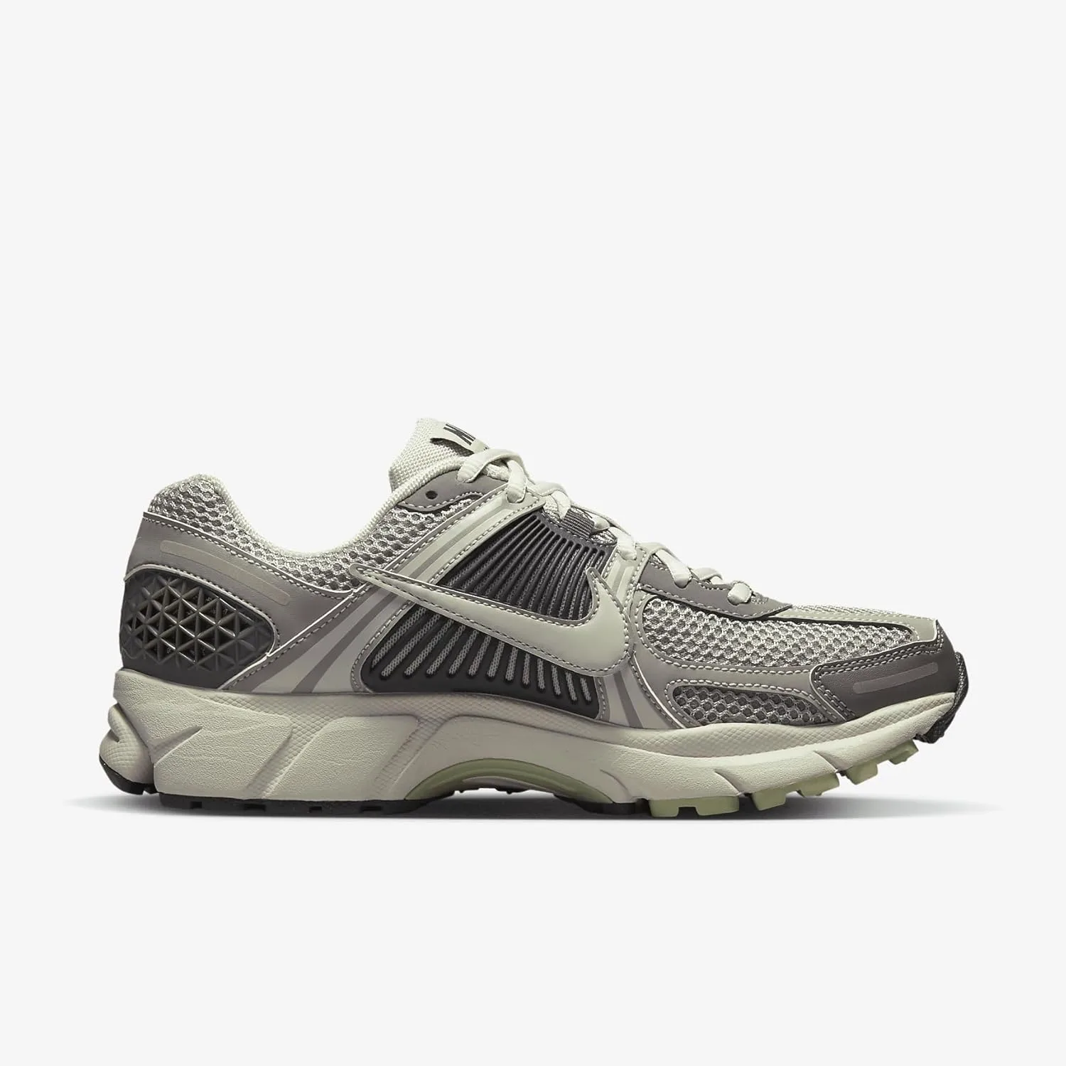 Женские кроссовки для бега Nike Zoom Vomero 5 — фото 2