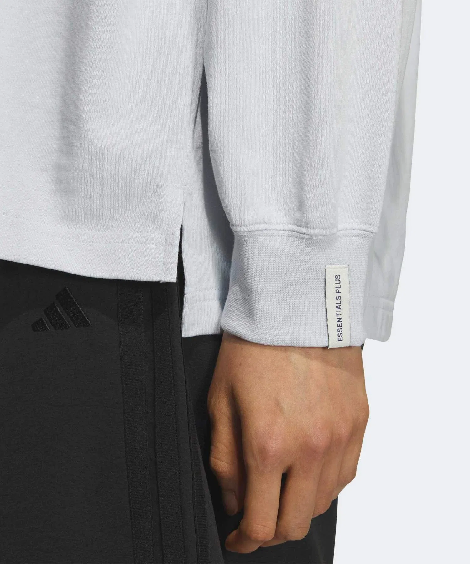 Женская футболка Adidas Essentials с логотипом свободного кроя тёмно-синяя — фото 3