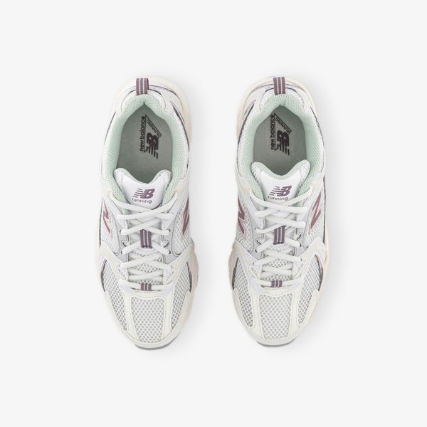 Кроссовки New Balance Mr530 с логотипом, белый / розовый — фото 2