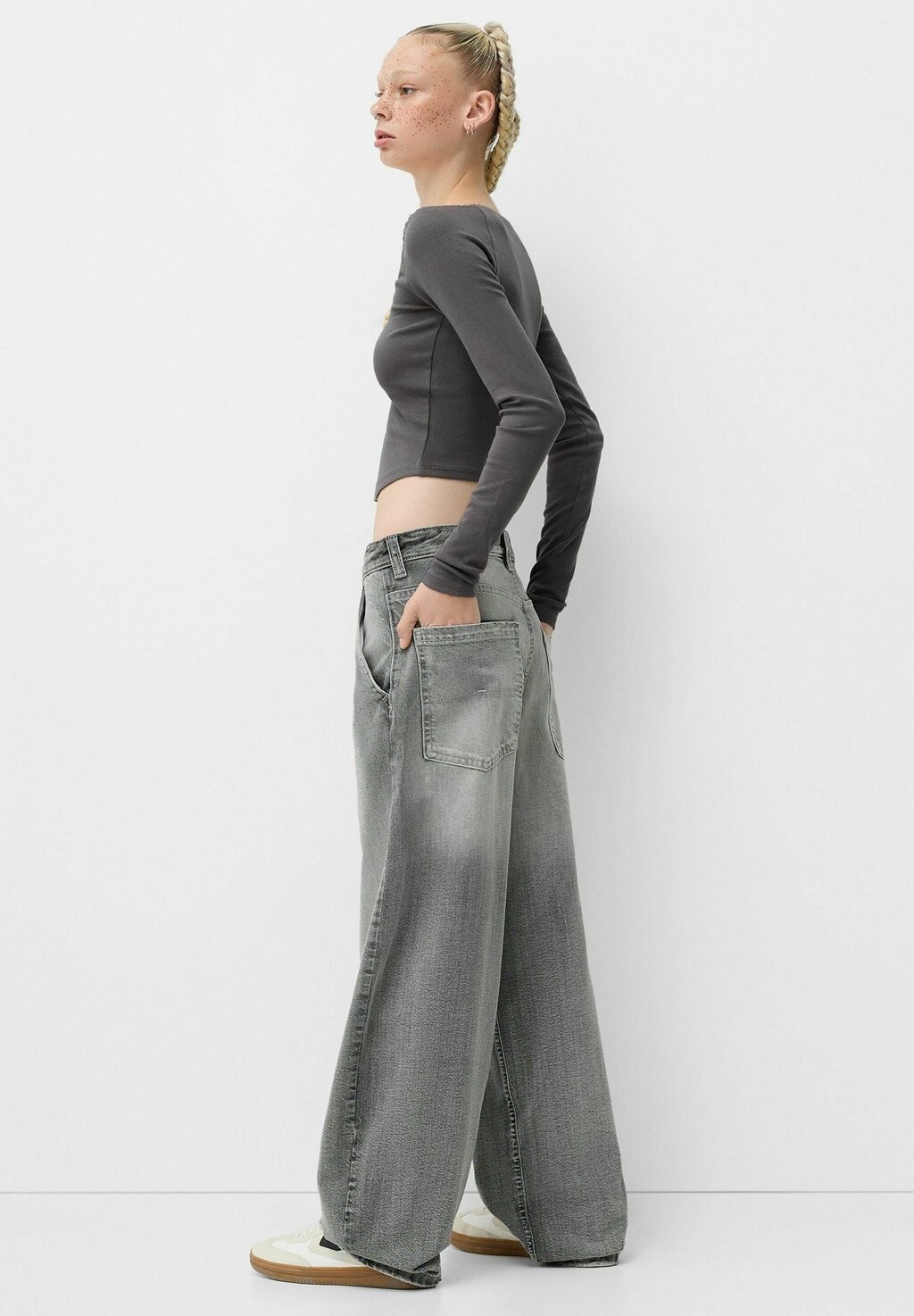 

Топ с длинными рукавами GATHERED BLONDE Bershka, серый