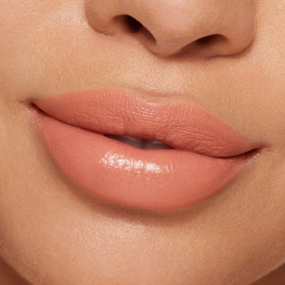 

Помада Kylie Cosmetics Crème Lipstick, peach nude/one for the books