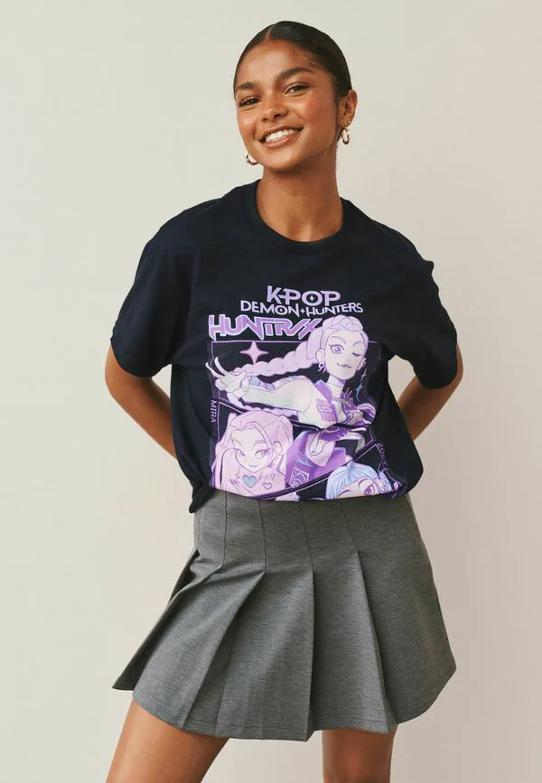 

Футболка стандартного кроя с графическим принтом k-pop deamon hunters Next, Grey, Серый, Футболка стандартного кроя с графическим принтом k-pop deamon hunters Next, Grey