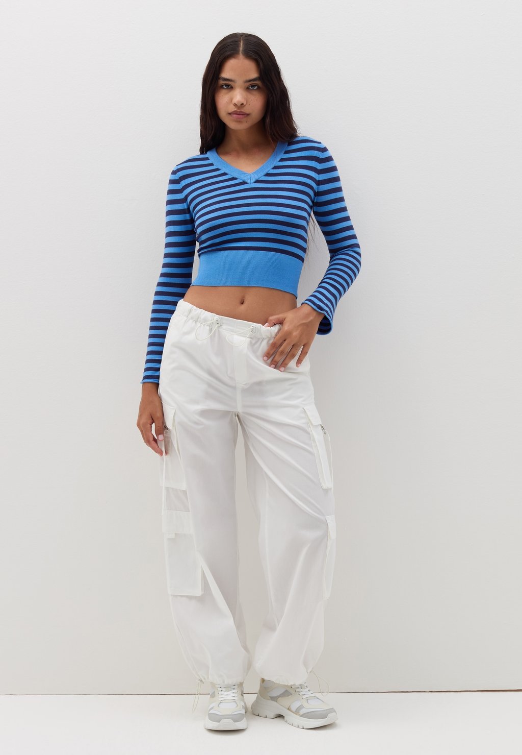 

Джемпер CROP WITH V NECK AND STRIPES B.ANGEL, синий