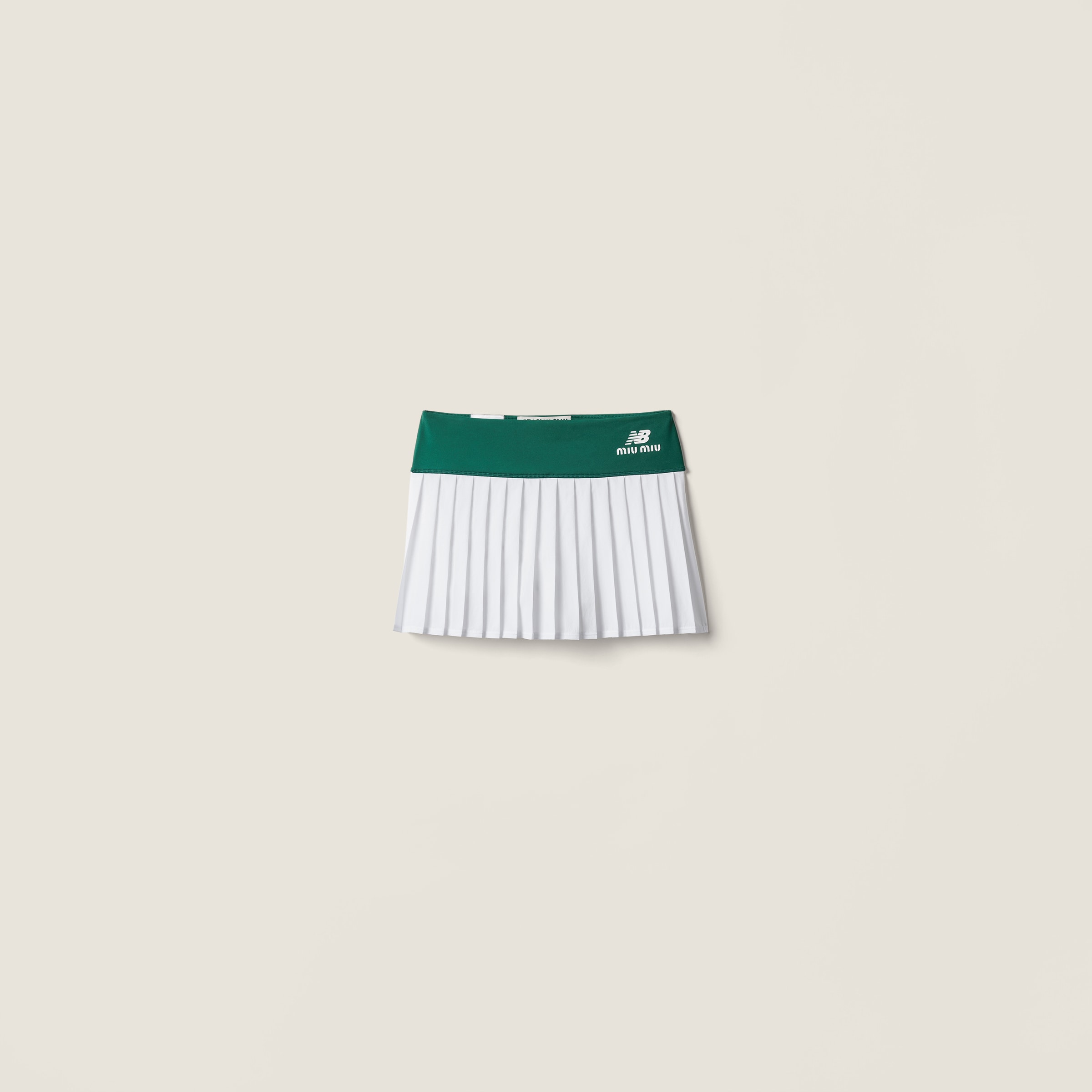 

Плиссированная мини-юбка из эластичного технического джерси MIU MIU, зеленый/белый