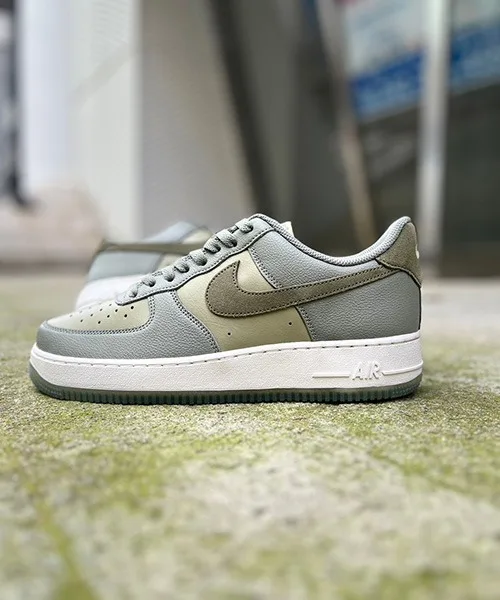 Мужские кроссовки с амортизацией AIR FORCE 1 '07 LV8 NIKE серые — фото 2