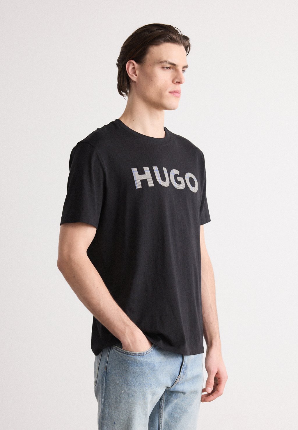 

Футболка с принтом DULIVIO HUGO, черный