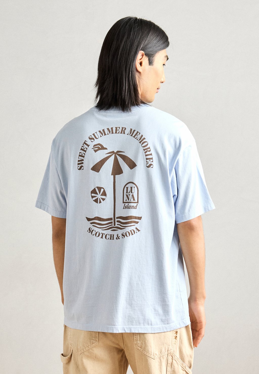 

Футболка с принтом REGULAR FIT FRONT AND BACK ARTWORK Scotch & Soda, светло-голубой