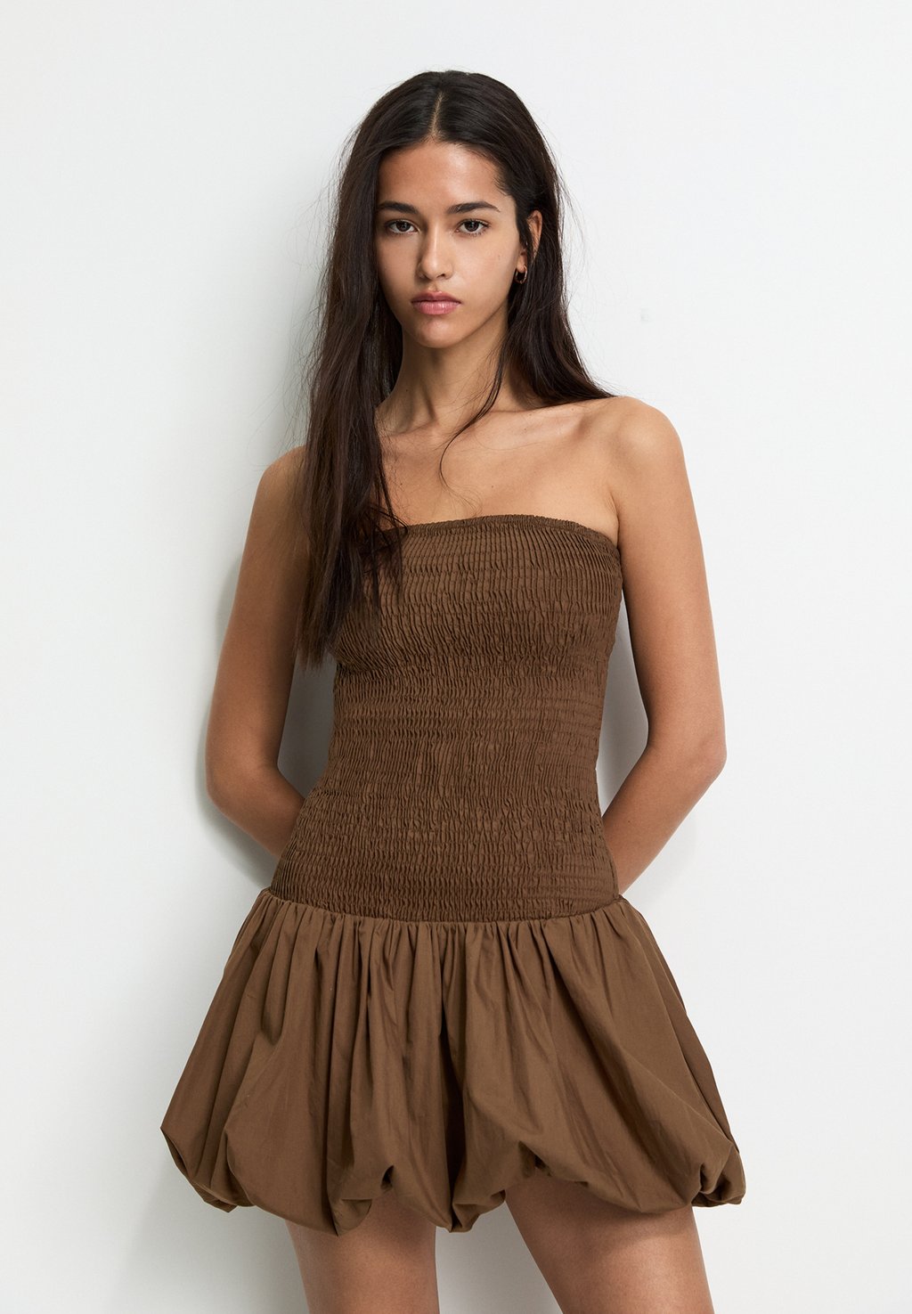 

Коктейльное/вечернее платье SHORT BALLOON PULL&BEAR, коричневый