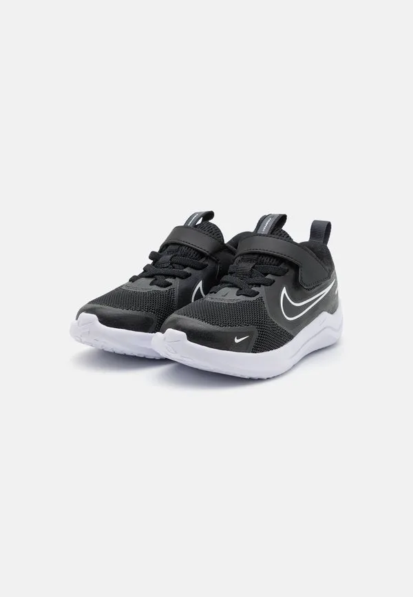 Кроссовки для бега по шоссе cosmic runner унисекс Nike Performance, Black/White/Anthracite — фото 2