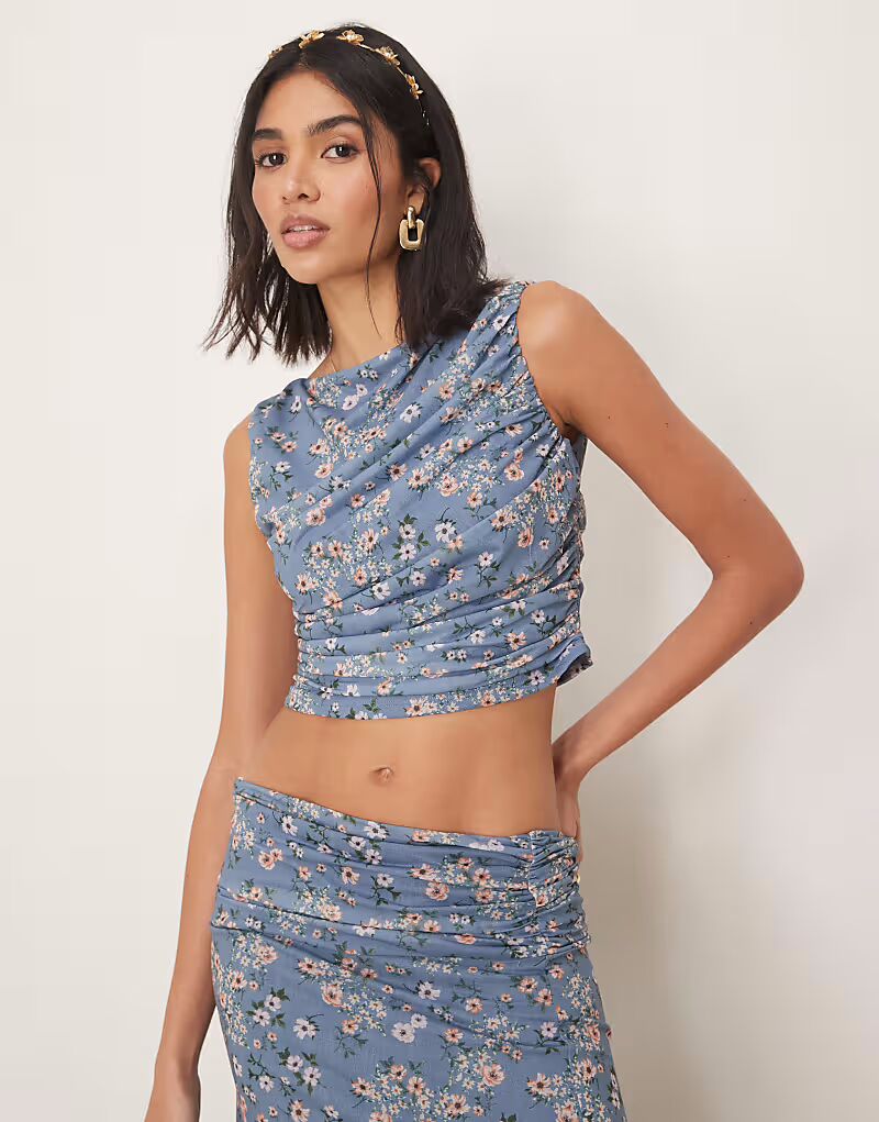 

Топ ASOS DESIGN с открытой спиной, драпировкой и сборками, с синим цветочным принтом
